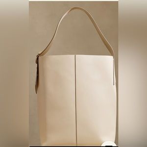 Banana Republic Oversize Vida Bag in Ivory H 15” W 1.5” D 4.5”